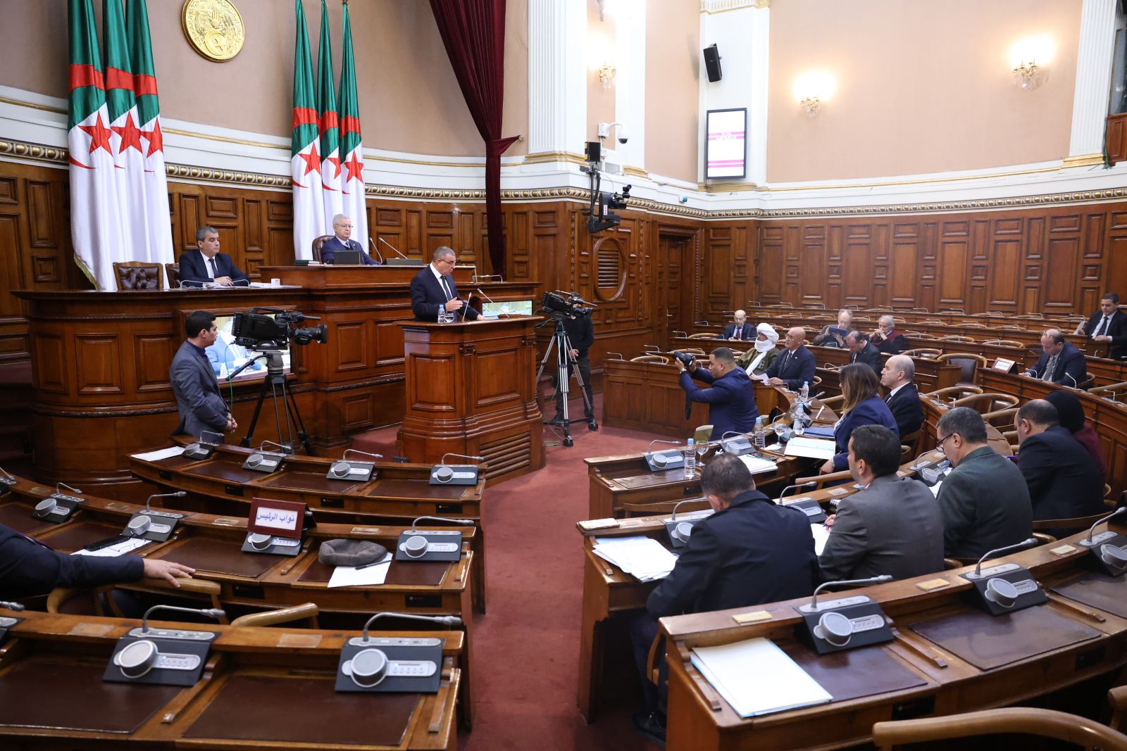 في جلسة عامة ترأّسها السيد عزوز ناصري، رئيس مجلس الأمة.. أعضاء مجلس الأمة يوجّهون تسعة (09) أسئلة شفوية إلى ثلاثة (3) أعضاء في الحكومة